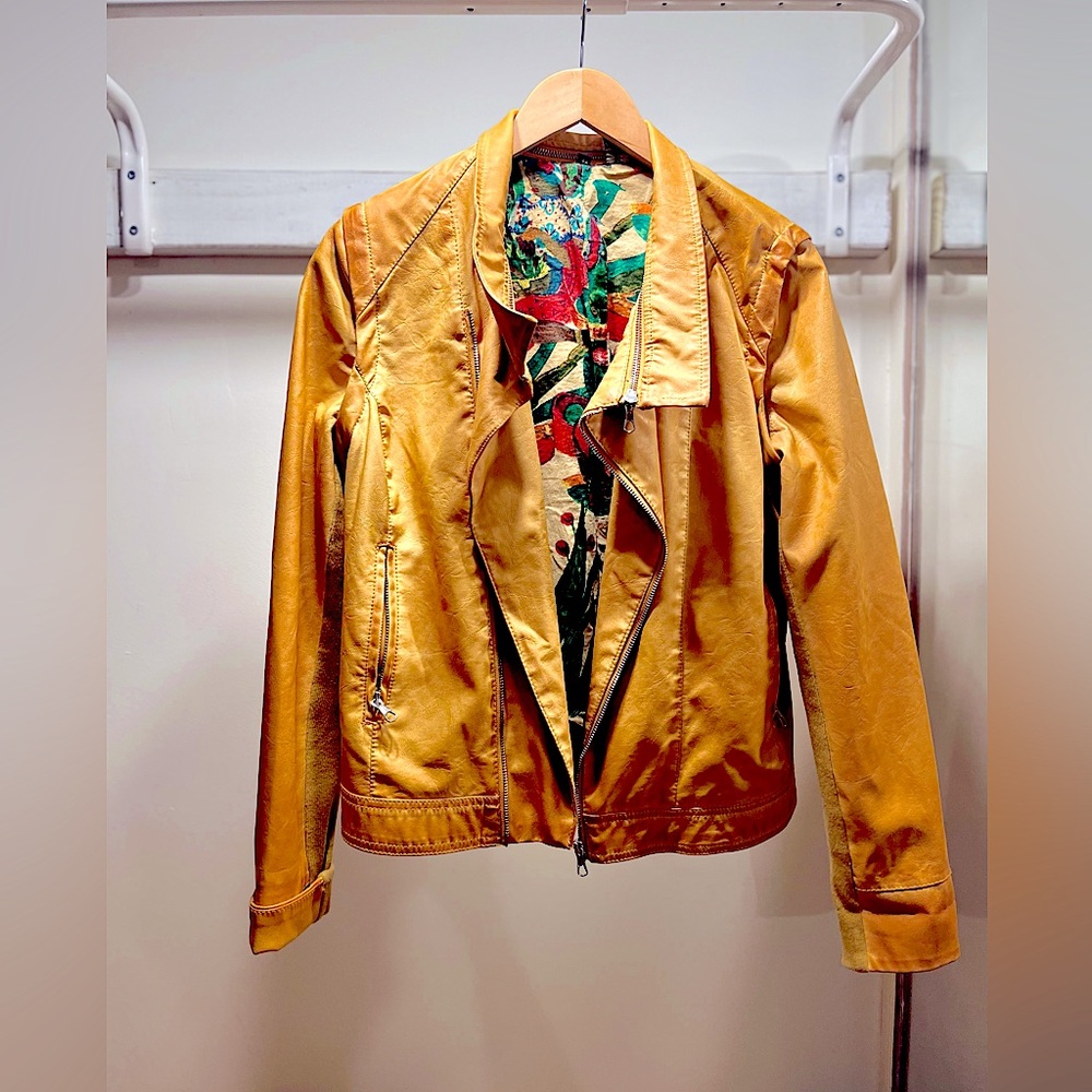 Desigual Spain Faux Tan Leather Jacket/ convertible vest in tan; great lining